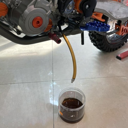Extreme Parts Oil drain helper for Beta RR/X-Trainer